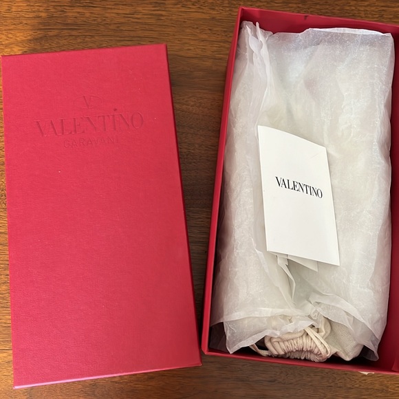 AUTHENTIC VALENTINO ROCKSTUD FLATS - Picture 8 of 8